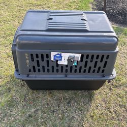 Selling a medium size kennel