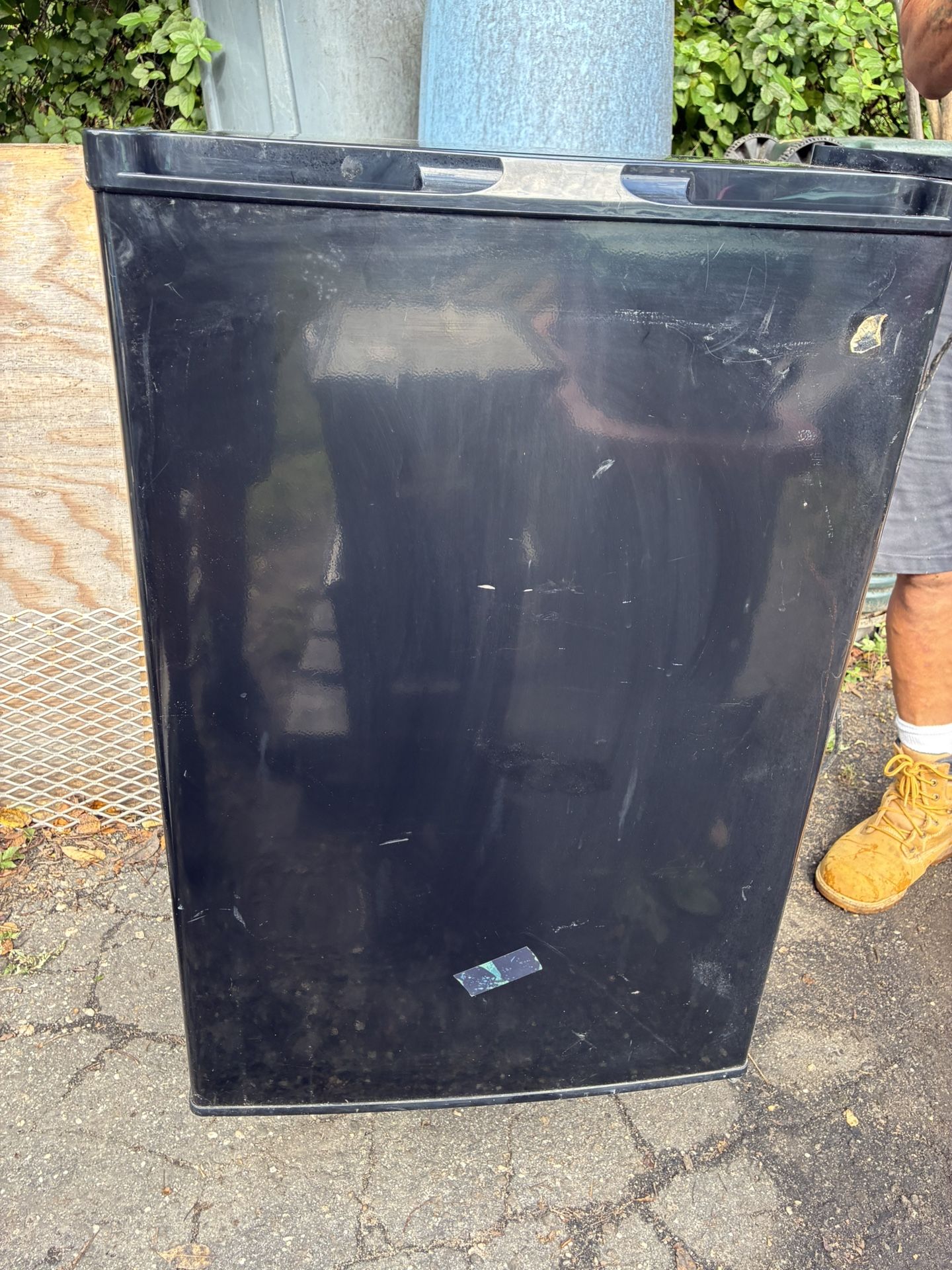 Black GE Mini Fridge With Freezer, 4.5 Cu. Ft. Capacity