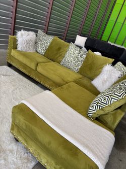 Nice green sectional sofa couch (DELIVERY AVAILABLE)