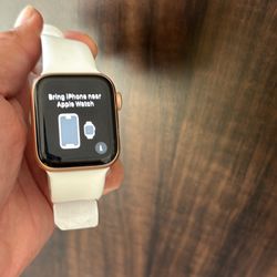 Apple Watch 4. Like New. Unlocked!