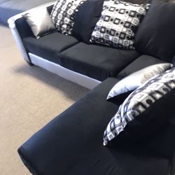 Living Room Black Sectional With Pillows!