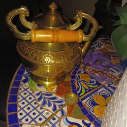 GORGEOUS VINTAGE TEA POT LIKE NEW 10 FINAL PRICE