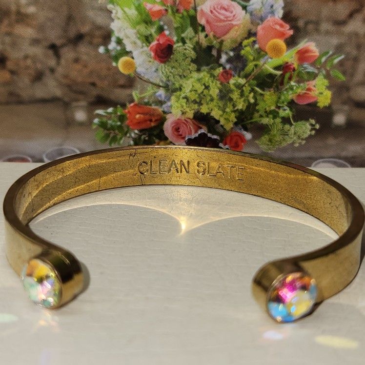 #2439, KATE SPADE "CLEAN SLATE" FOREVER GEMS, IDIOM CUFF IRIDESCENT BRACELET.