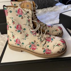  Gucci multicolor floral print GG Supreme canvas Kid combat ankle boots. 