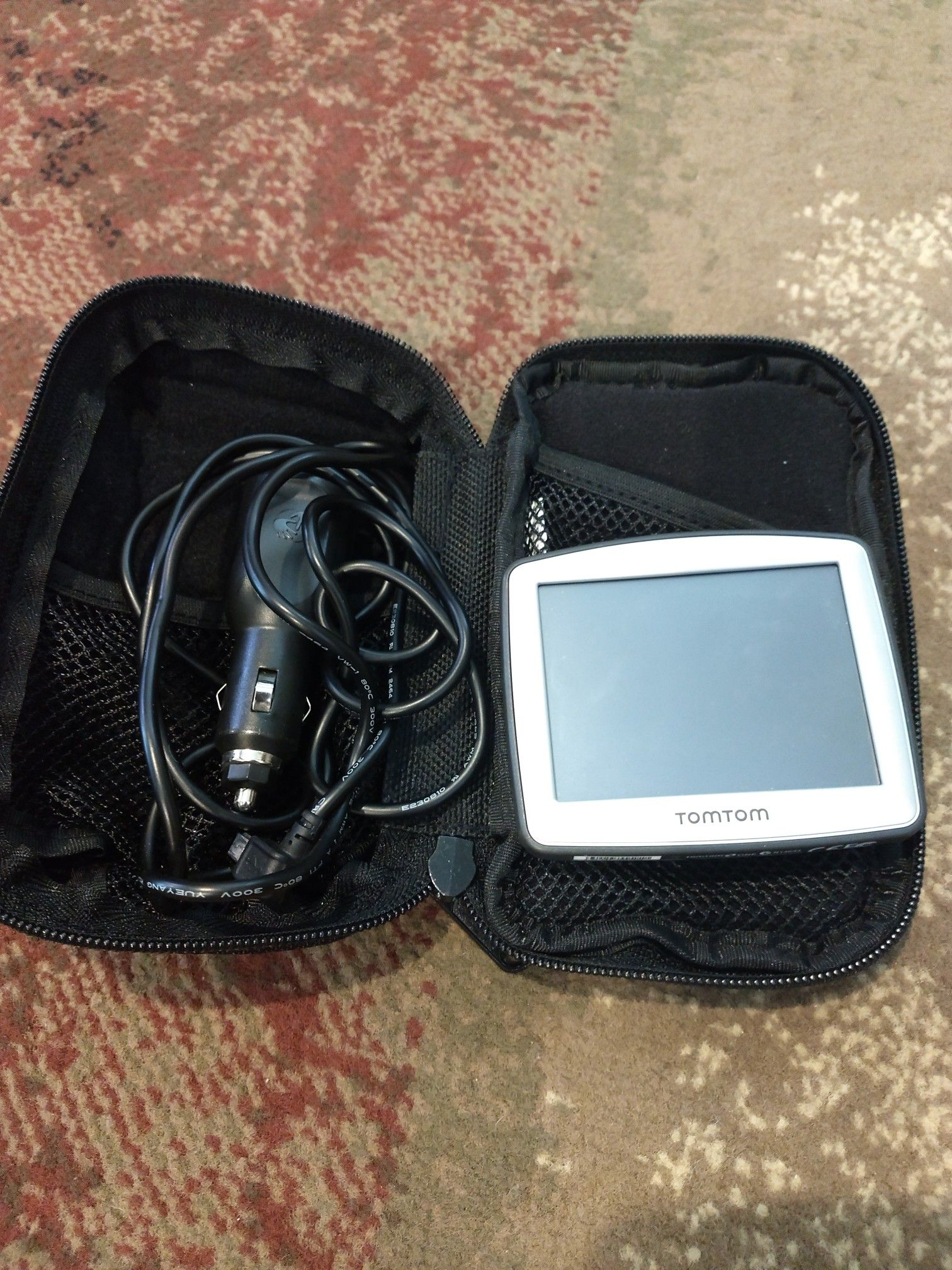 TomTom GPS with charger & case, no mount