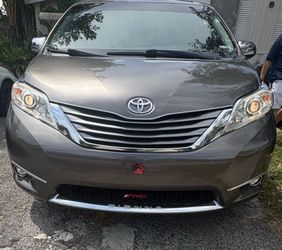 2015 TOYOTA SIENNA XLE PREMIUM