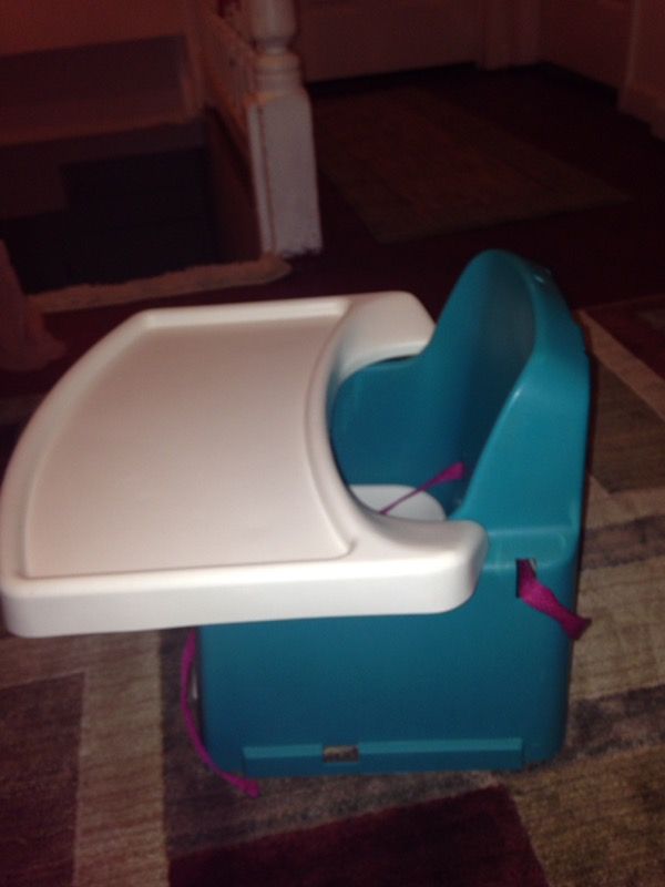 Baby feeding chair