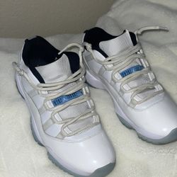 Jordan 11 White/Legend Blue Size 8.5