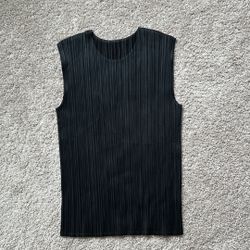 Black Pleated Sleeveless Top. S-M