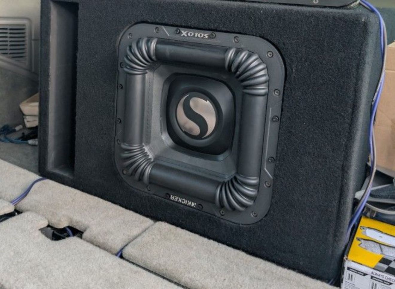 POWERFUL KICKER SOLO X 12” Subwoofer With Ported Box