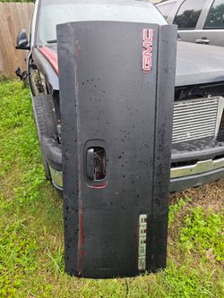 99-06 stepside tail gate chevy / gmc