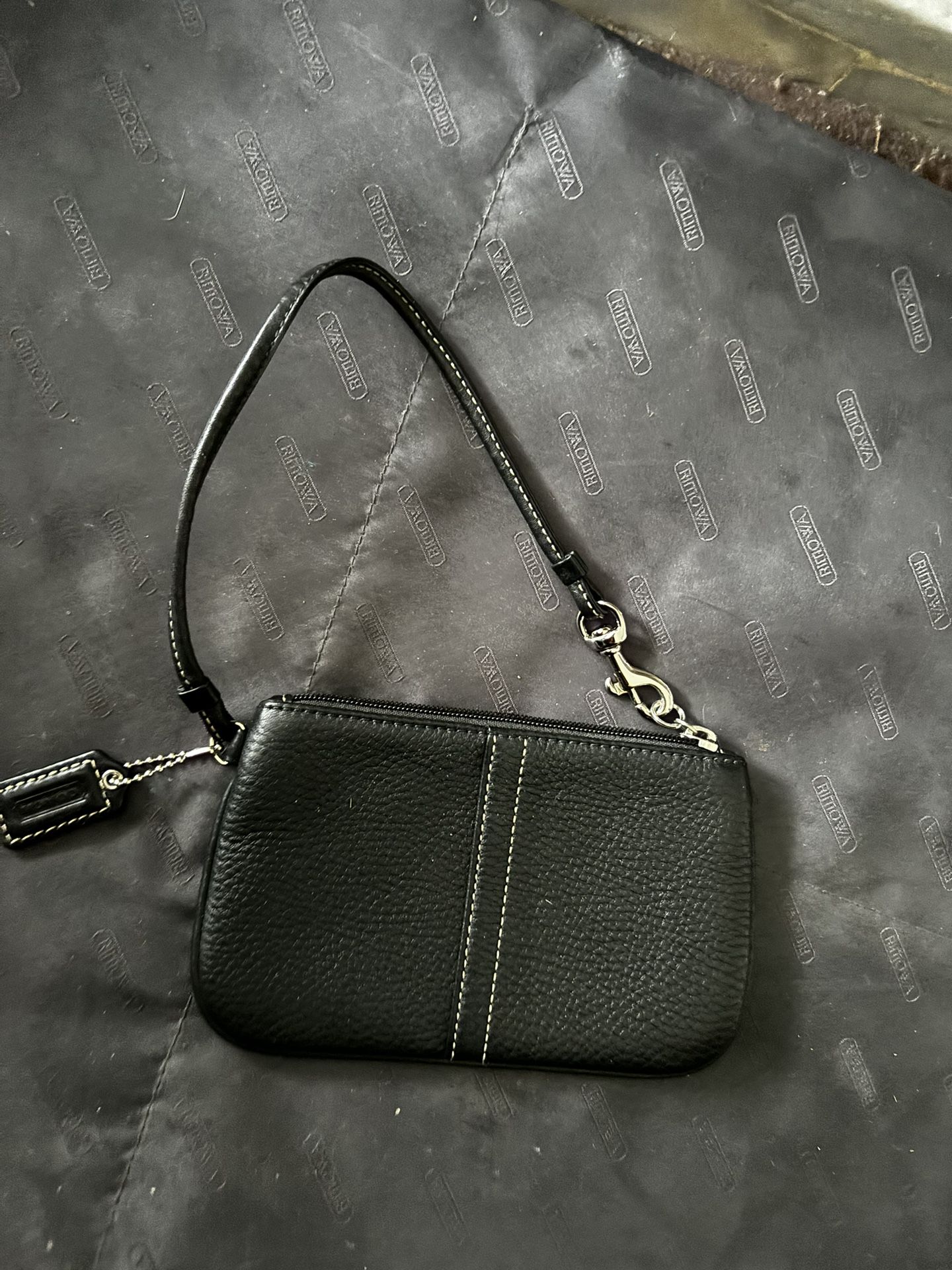 Coach Signature wristlet wallet handbag classic purse y2k Pebbled Leather Clutch