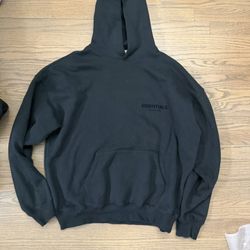 BLACK ESSENTIALS HOODIE