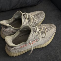 Yeezy 350 V2