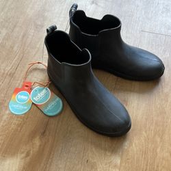 NWT Men’s Size 13 Black Rubber Totes Rain Boots