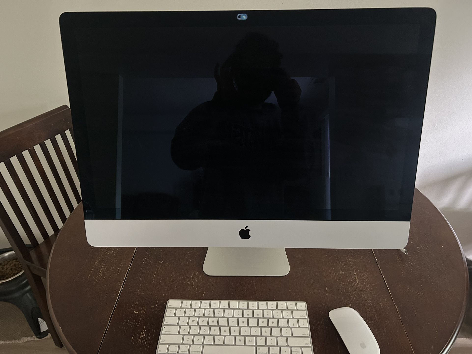 27 inch iMac 5k Retina 3.3GHz 6 core intel i5 (10th gen) 2 TB Solid State Drive 64 GB DDR4 RAM