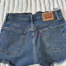 Women’s 501 Levi Shorts 