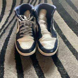 Jordan 1 Mid  Size 9 