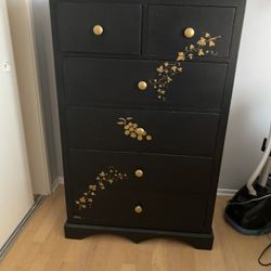 Hand Painted Dresser With 6 Drawer 