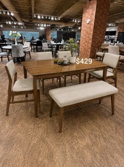 Gorgeous‼️6-Pc table set with bench
