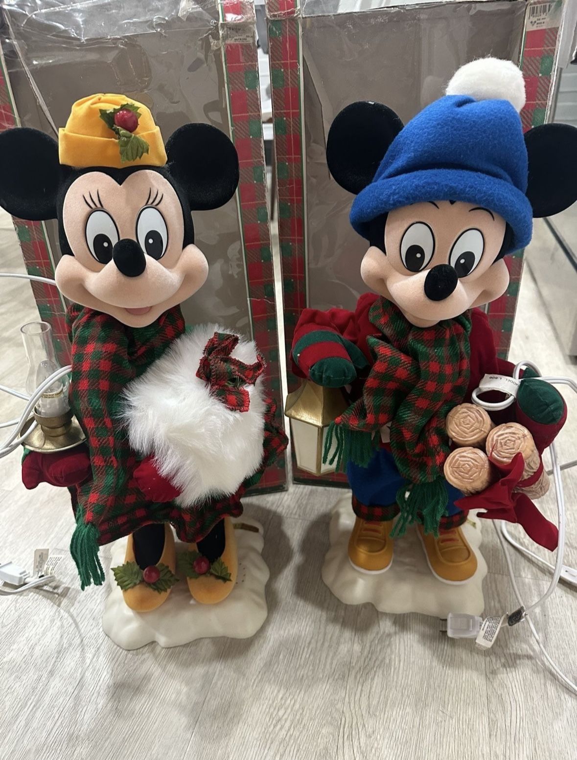Mickey & Minnie figurines 