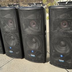 Mackie Speakers, 3 Way - 15"