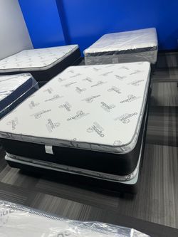 Huge sale for Mattress And Box Twin size #mattress and box 150.$ full 190$ Queen 200$ king 290$. free delivery free set up 708….289…7715… cash or Zell