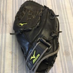 Mizuno Black Leather Finch 12.5 Professional Model Glove GFN 1256T-RHT