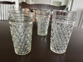 Vtg Quilted Diamond Glass Jelly Jar Glasses Set  of 4( 1, 6”; 3, 5.5”)