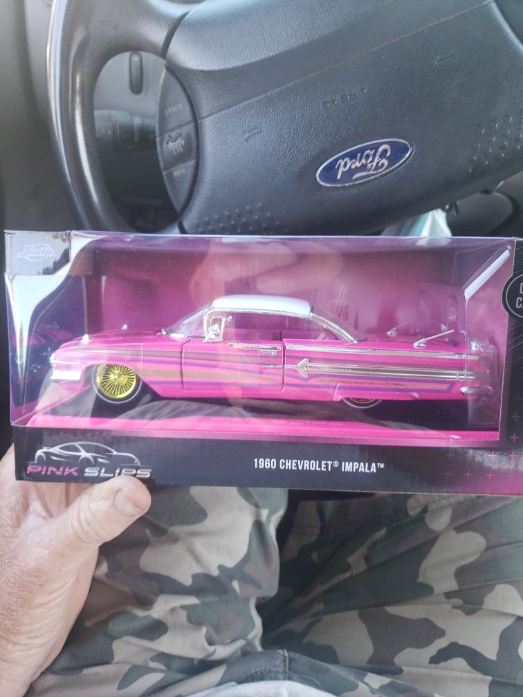 Pink slips 124 scale 1980 Chevrolet Impala dycast