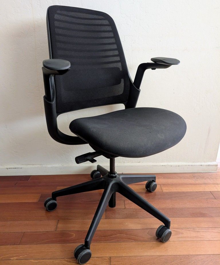 Steelcase Series 1 ergonomic office desk computer chair