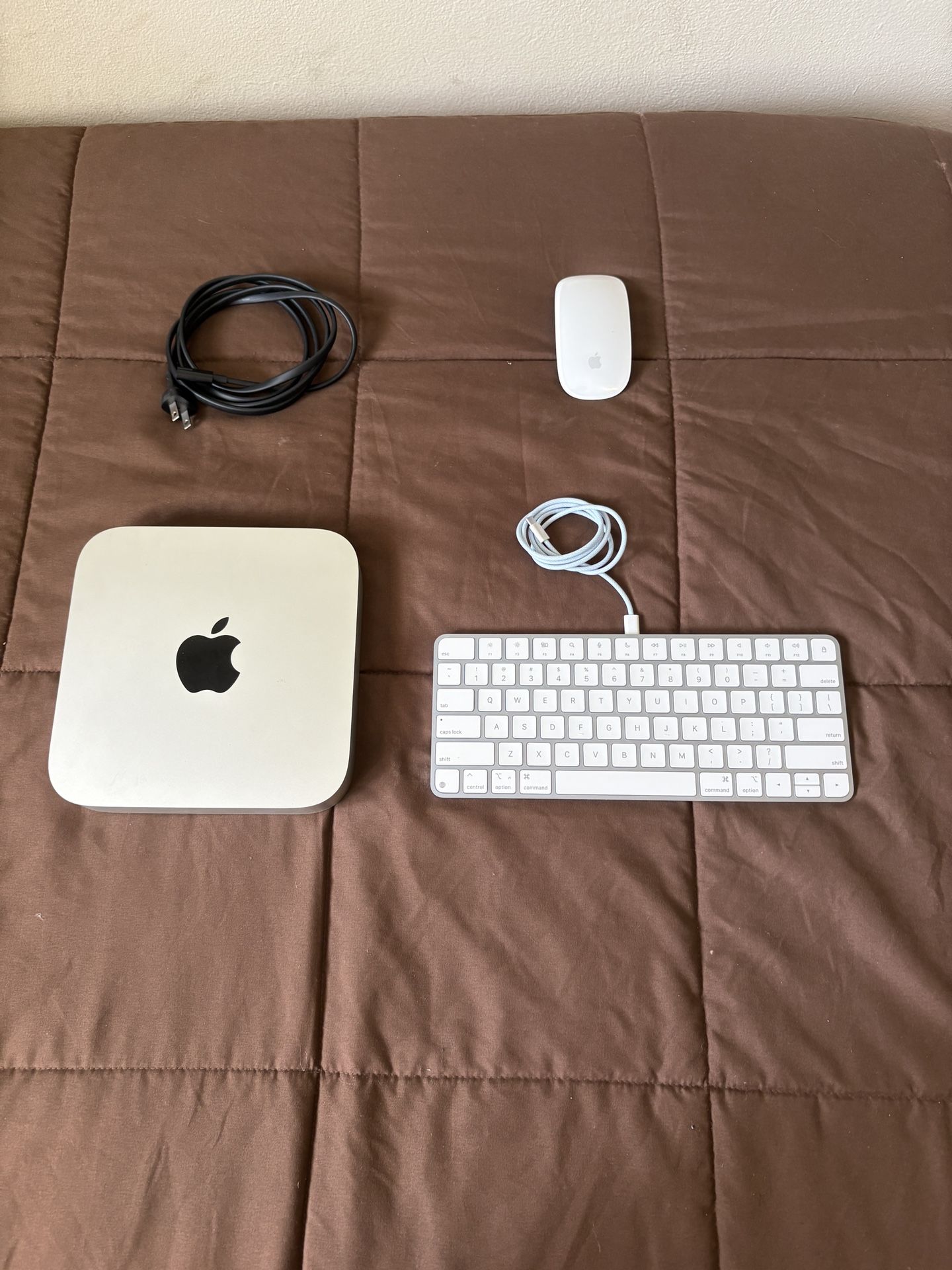Mac Mini M1 With Magic Mouse And Keyboard + Monitor