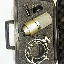 MXL 990 Mic with original case