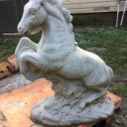 Caballo De Concreto 