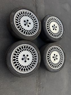 Staggered 19” Genesis wheels Continental Runflat tires