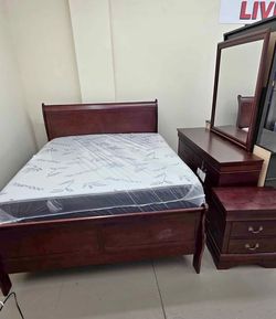 NEW QUEEN 4pc BEDROOM FURNITURE SET WITHOUT MATTRESS AND FREE DELIVERY