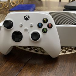 Xbox Series S With One Controller With All Wires