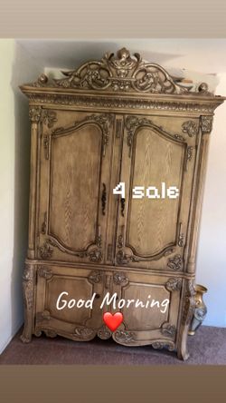 Heavy Wooden Elegant Wardrobe