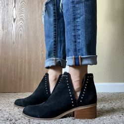 Steve Madden Ankle cutout booties