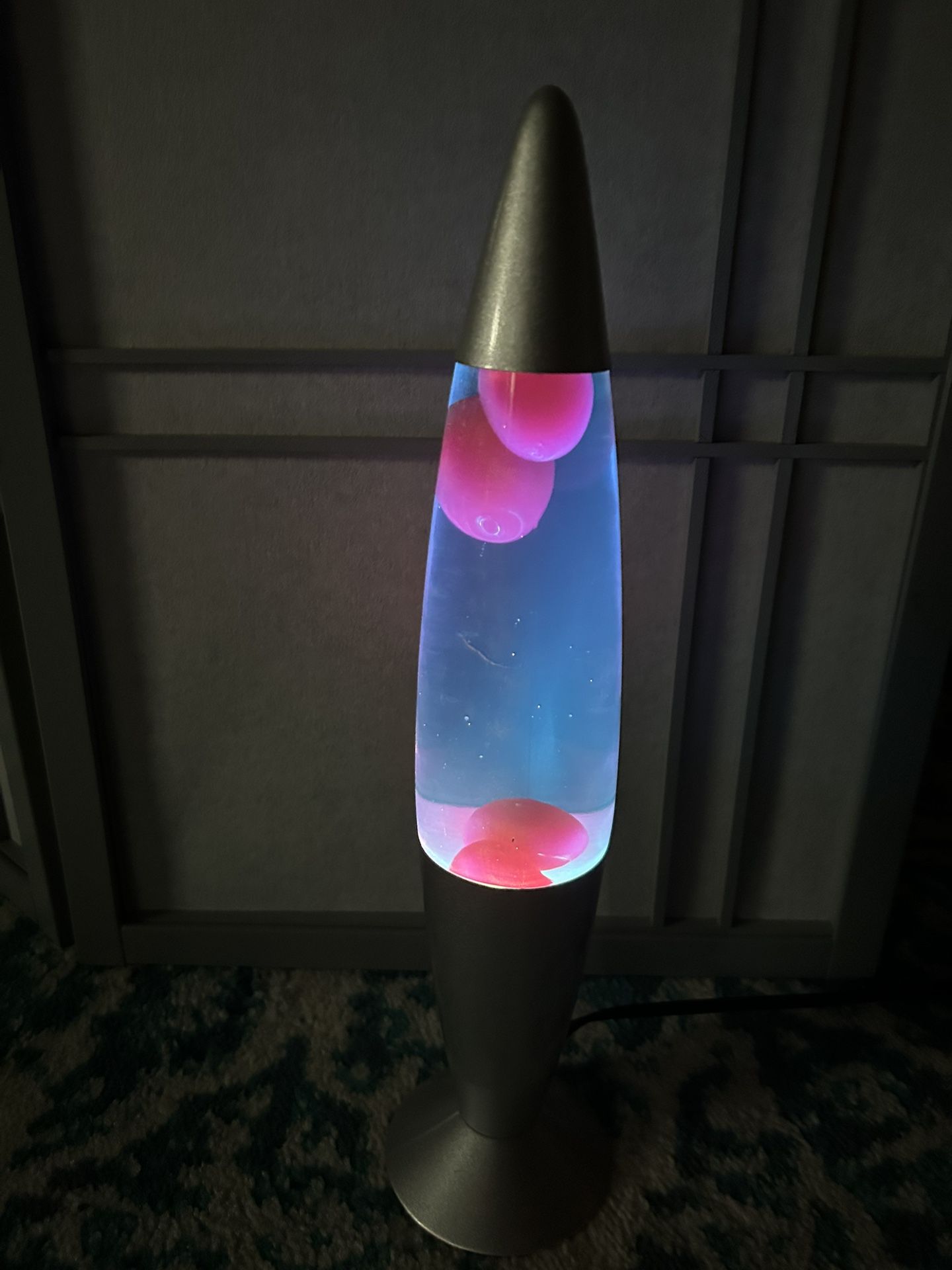 Colorful lava lamp excellent like new condition!
