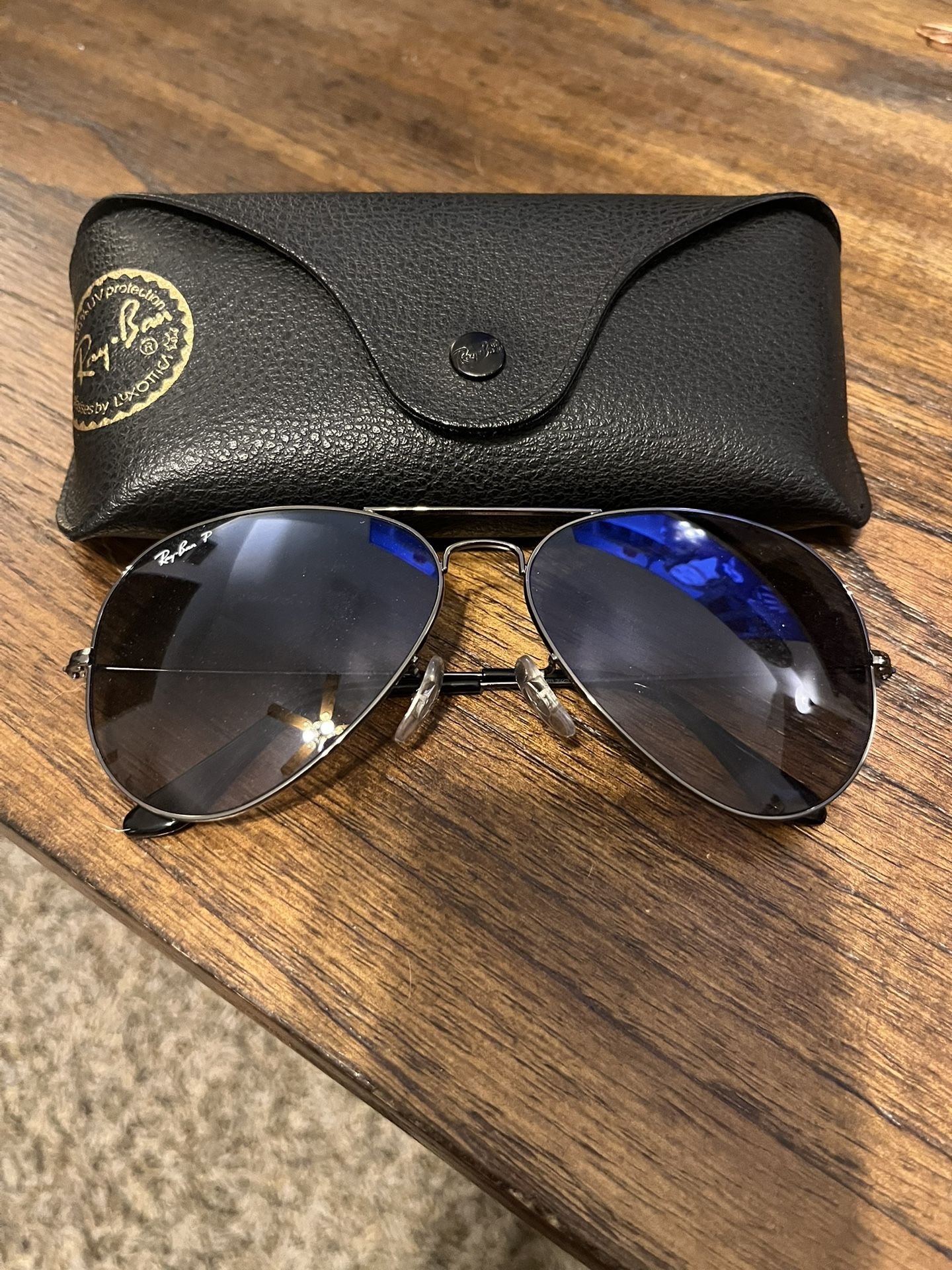 Ray Ban Aviator Polarized Sunglasses. Grey/Blue Gradient.