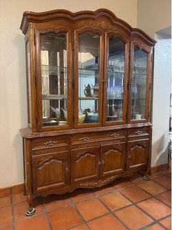 Stanley Furniture Solid Wood Lighted China Cabinet / Hutch