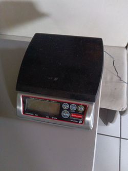Rubber maid weight 12 pounds