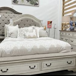 Realyn Chipped White Footboard Platform Bedroom Set/ Bed,dresser, Mirror/ Queen And King Size Available/ Mattress Sold Separately