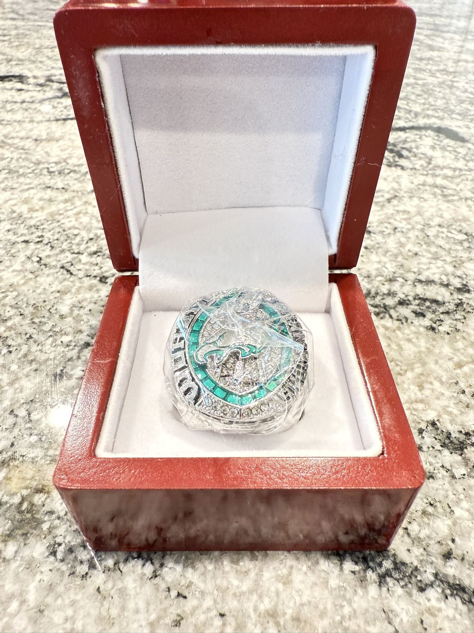 Philadelphia Eagles Super Bowl Championship Ring w/ Display Box