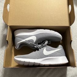 Women Nike Tanjun Shoes