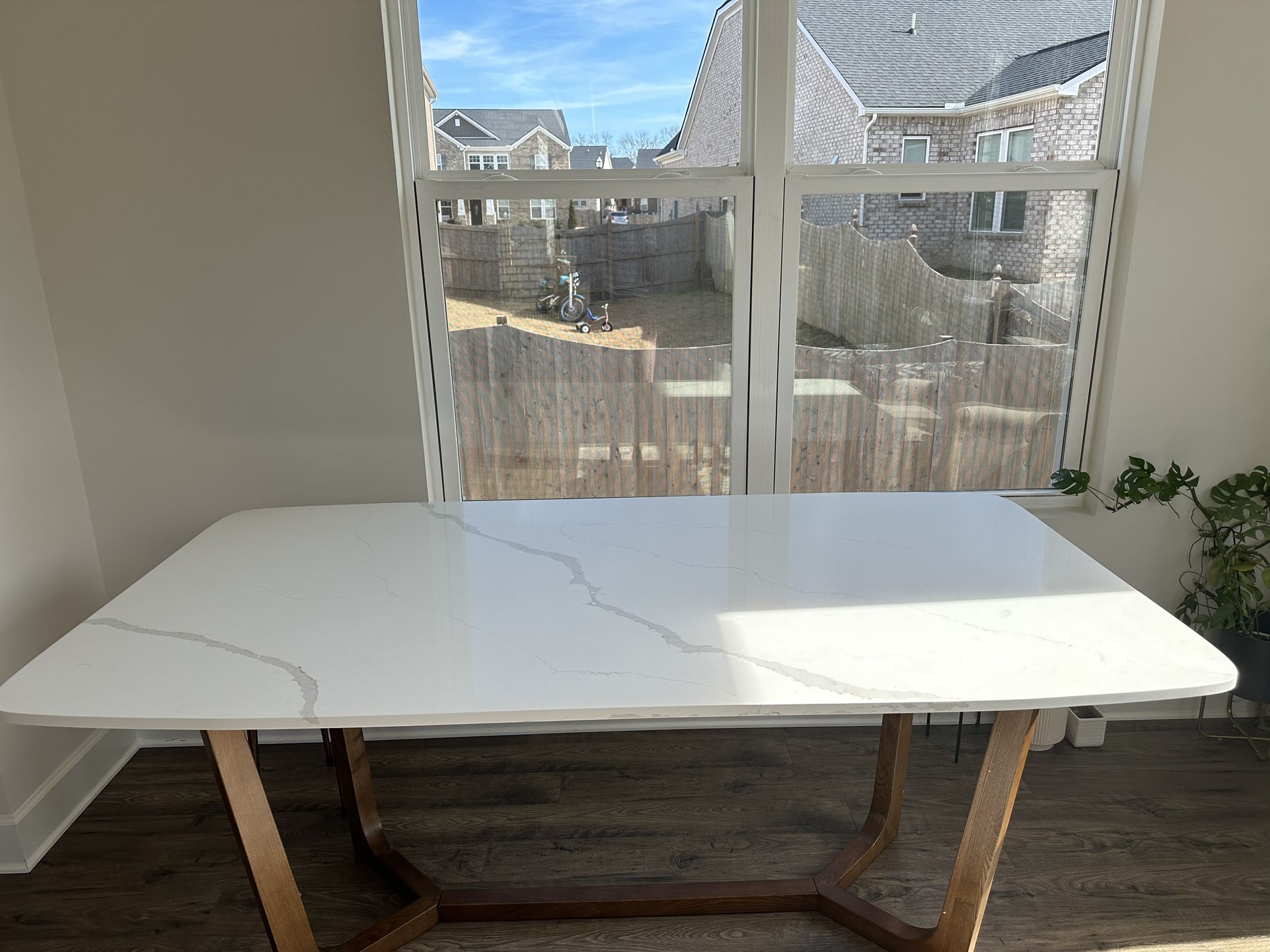 Dining Table Quartz Top