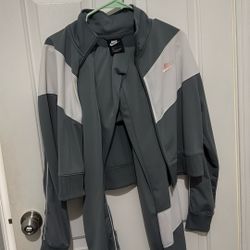 Nike Women Set Size Large Sweater Pants Size Small 