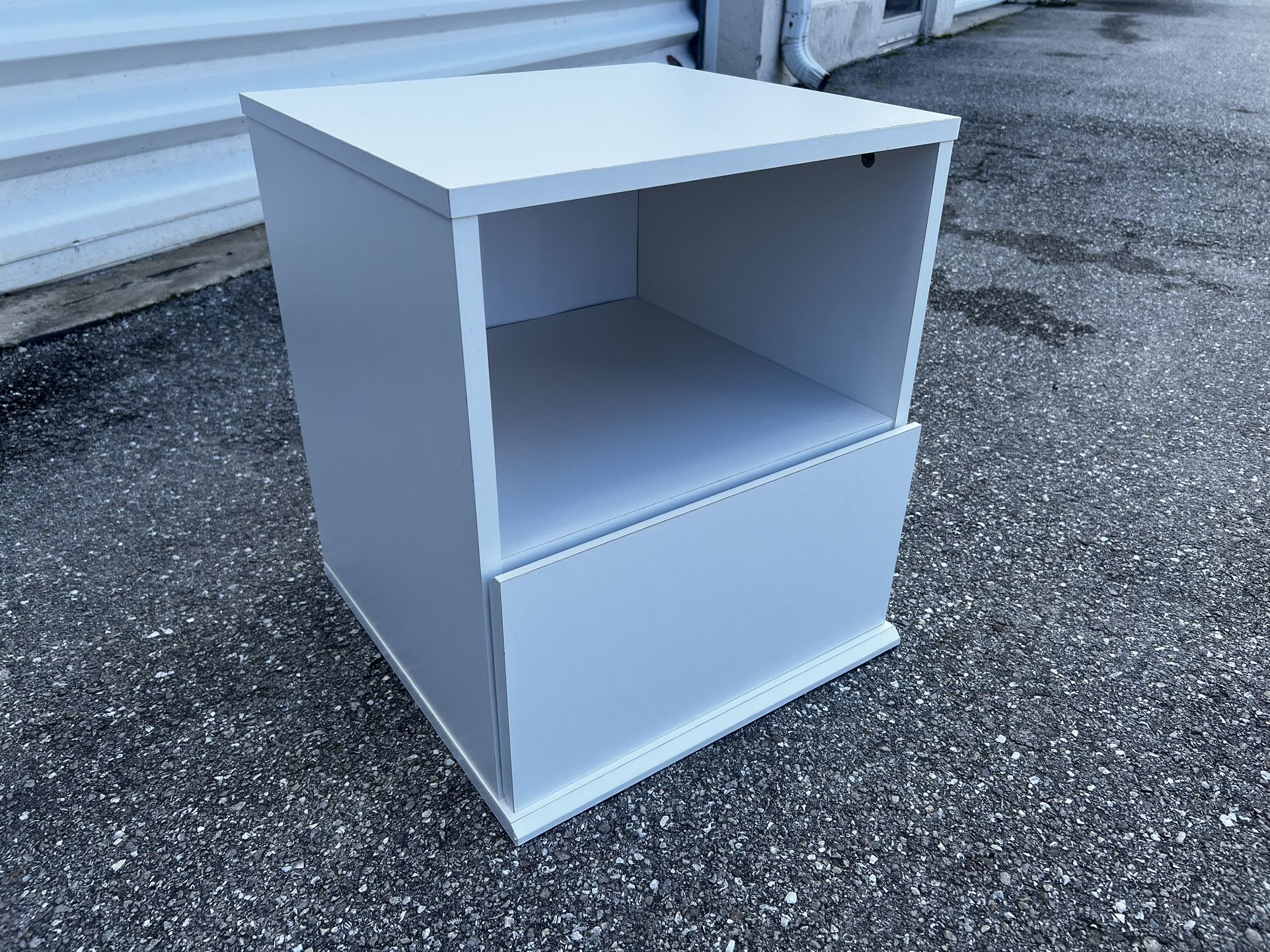 White Modular Single Drawer Bedroom End Table Night Stand! Good condition! 17x17x19in