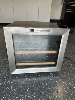Wine Enthusiast 8 bottle wine Fridge